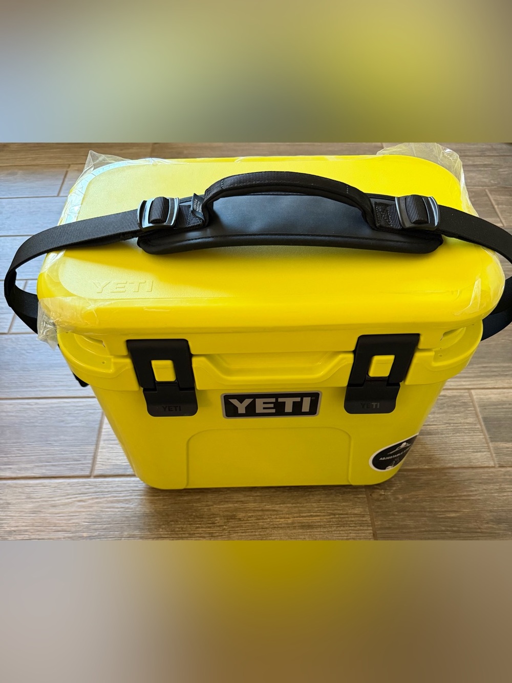 YETI Roadie 15 Firefly Yellow Hard Cooler DoubleDuty Shoulder Strap (NWT)